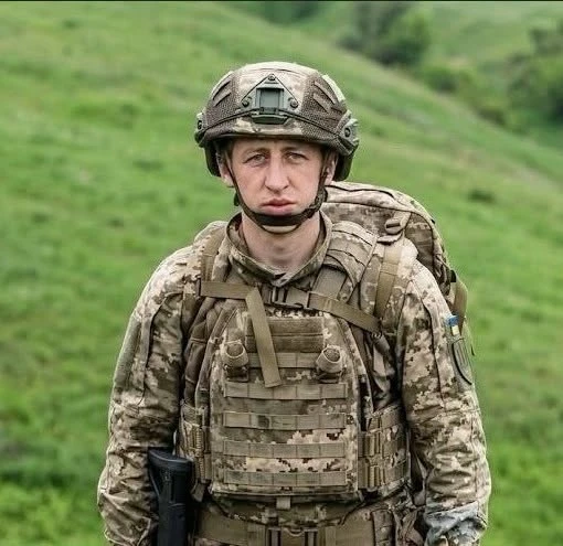 Шосткинська громада провела в останній путь кулеметника з позивним «Вітя»