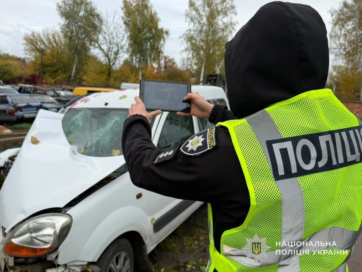 У Шостці 18-річний хлопець викрав «Renault Kangoo», щоб покатати друзів, і потрапив у ДТП