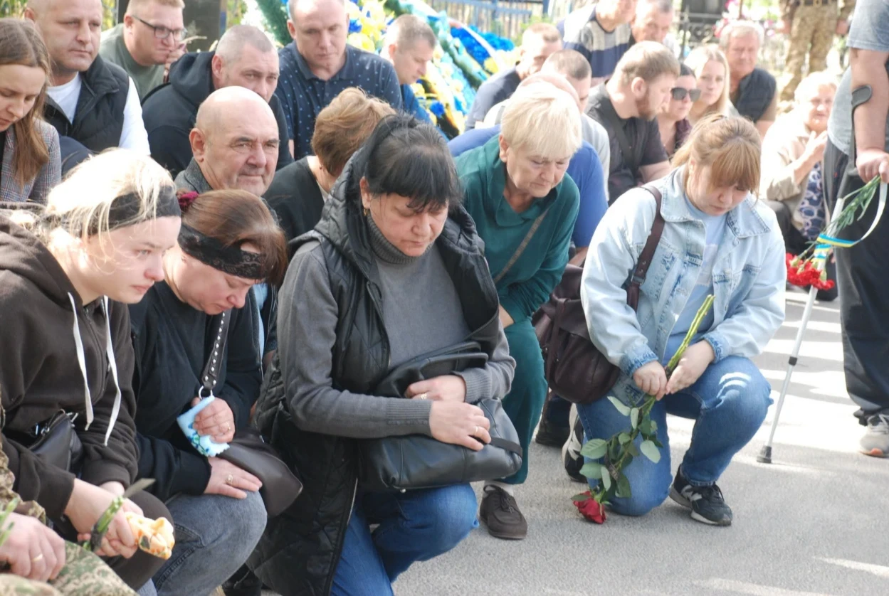 Повернувся з Чехії, аби захистити Україну: у Шостці провели в останню путь Володимира Романцова