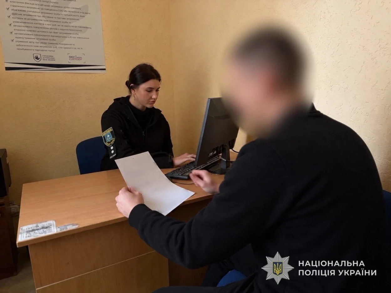 У Шостці 18-річний хлопець викрав «Renault Kangoo», щоб покатати друзів, і потрапив у ДТП