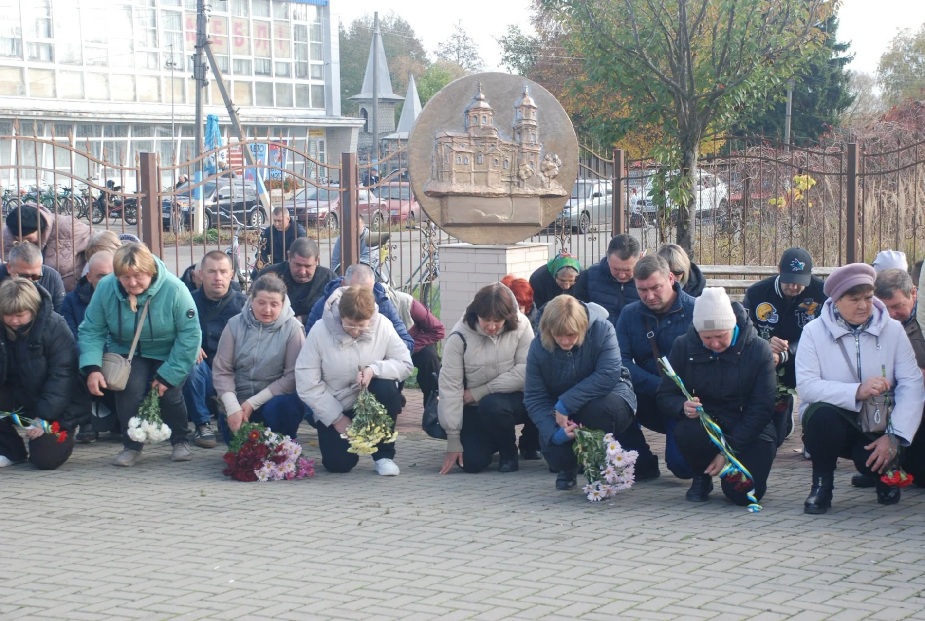 Понад 2 роки очікування: на Шосткинщині провели в останню путь воїна Романа Строкача