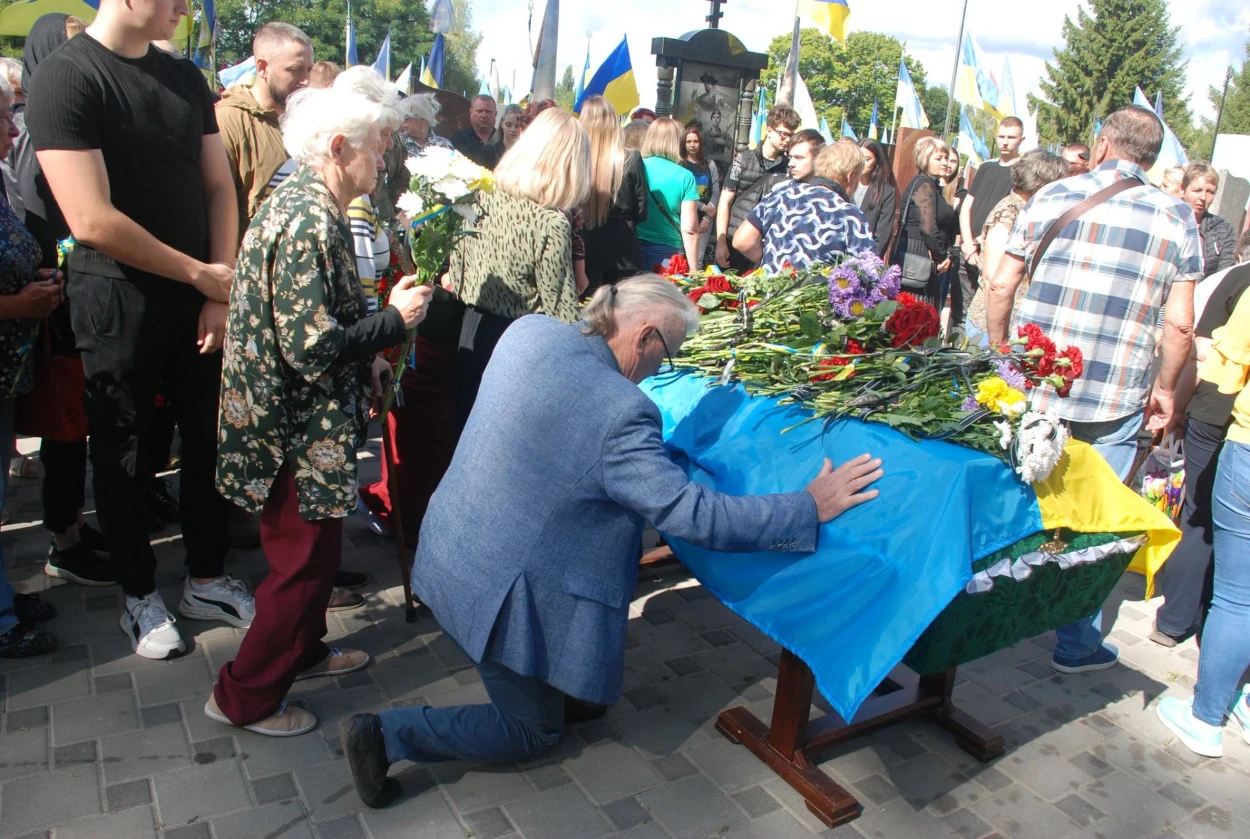 Шостка у жалобі: громада попрощалася з 21-річним десантником Савелієм Сиденком