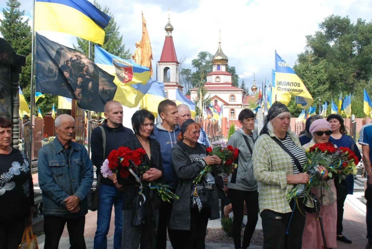 Повернувся з Чехії, аби захистити Україну: у Шостці провели в останню путь Володимира Романцова