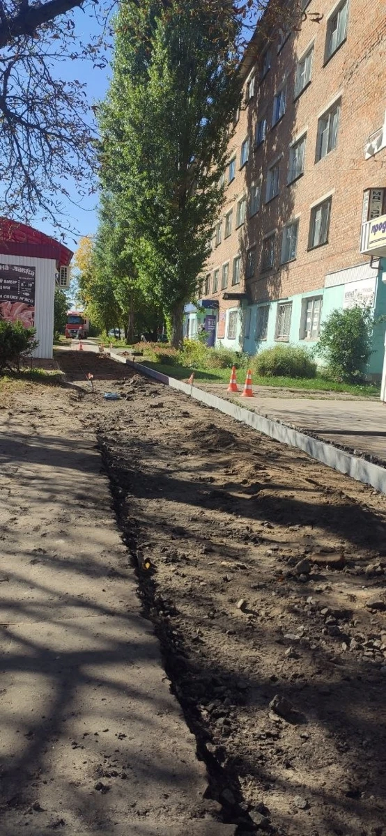 По вулиці Короленка у Шостці оновили пішохідну зону в межах безбар’єрного маршруту