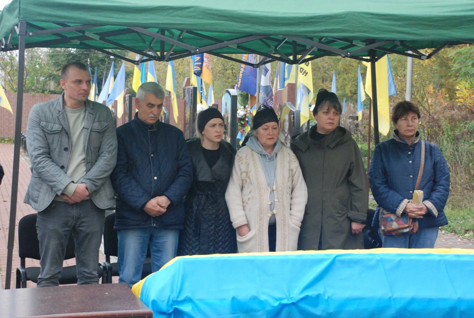 Шосткинська громада провела в останній путь кулеметника з позивним «Вітя»