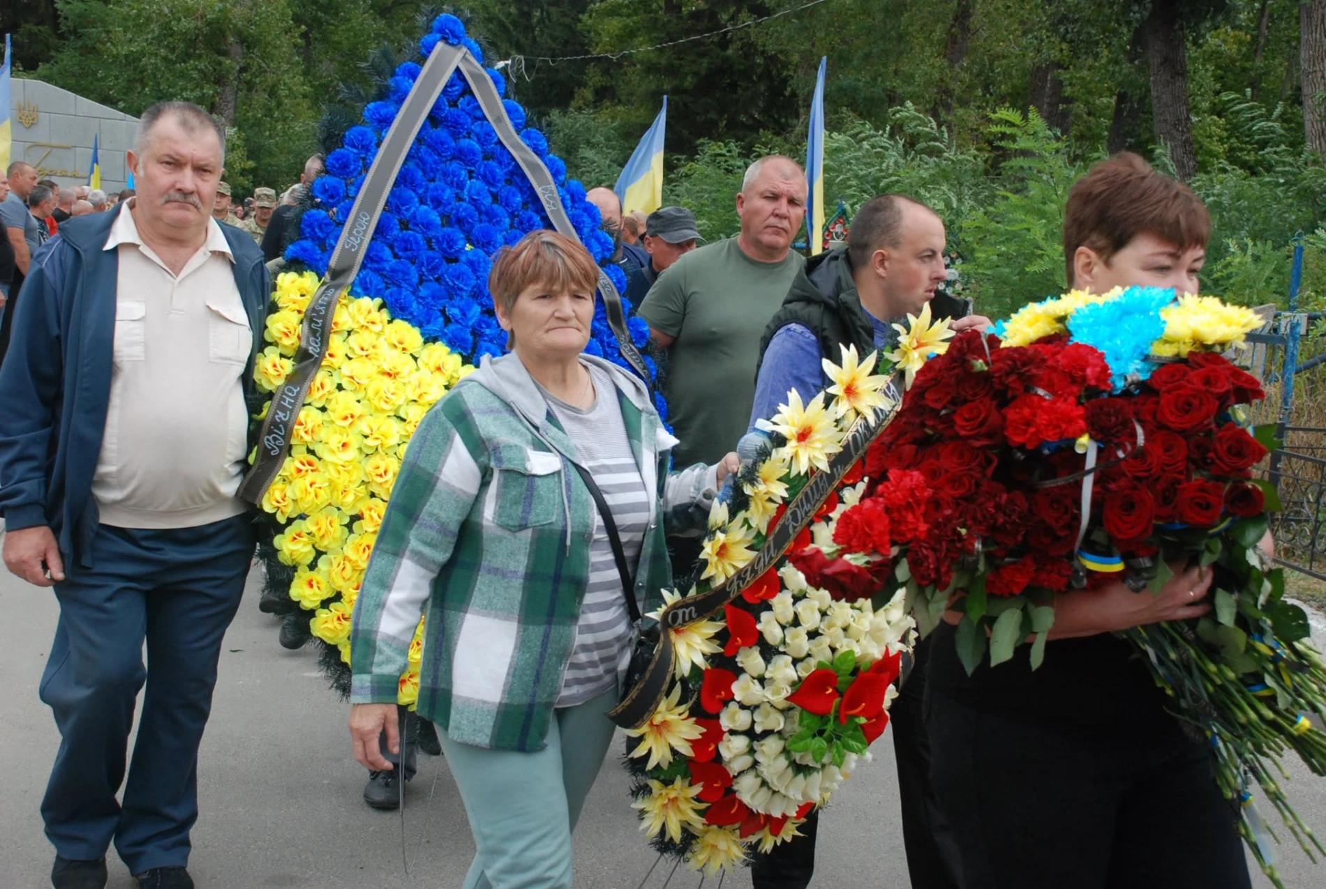 «Любив життя та вірив у Перемогу»: Шостка провела в останню путь захисника Євгенія Разуваєва