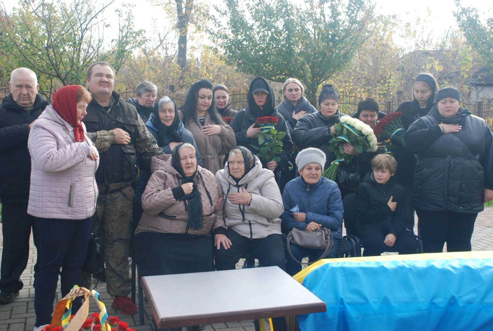 Понад 2 роки очікування: на Шосткинщині провели в останню путь воїна Романа Строкача