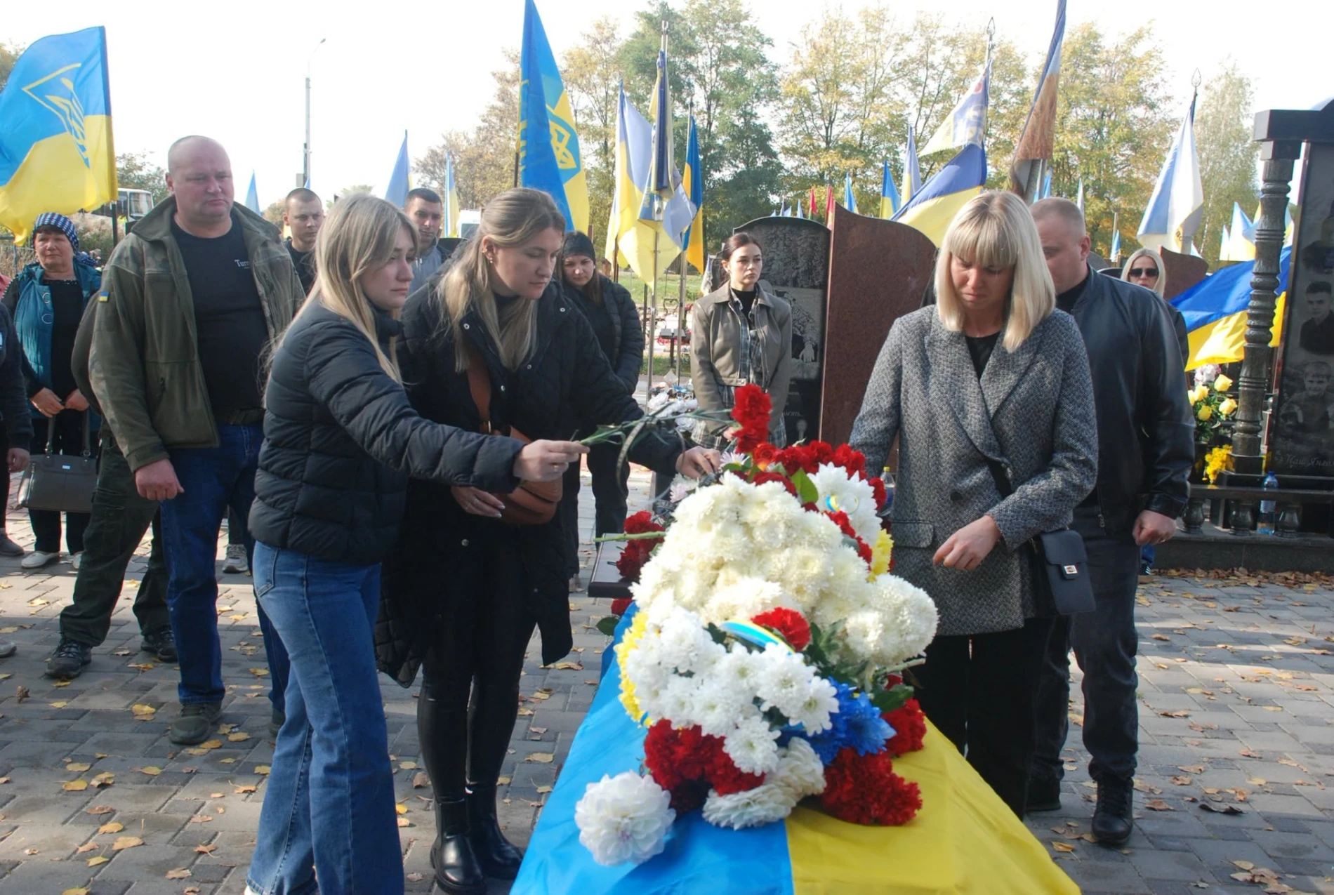 Накрив собою відхід побратимів під Бахмутом: Шосткинська громада попрощалася з розвідником