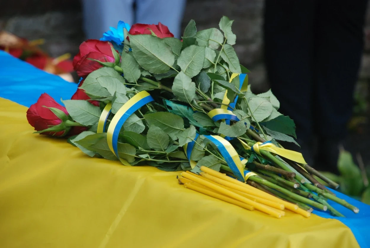 Назавжди 28: Шосткинська громада попрощалася з кулеметником Дмитром Данильченком