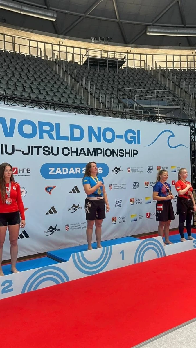«Борюся і кайфую від цього»: шосткинка Валерія Нешкова стала чемпіонкою світу з джиу-джитсу