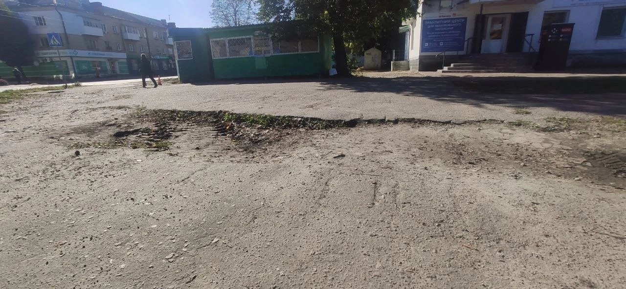 По вулиці Короленка у Шостці оновили пішохідну зону в межах безбар’єрного маршруту