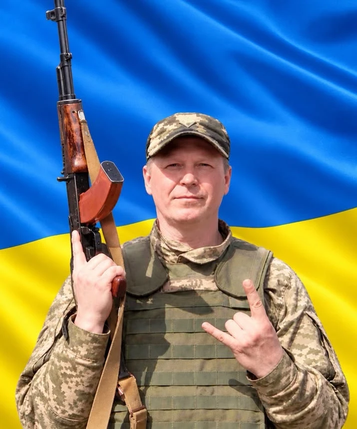 Змінив гітару на зброю: Шостка попрощалася з музикантом і захисником Богданом Бабинцем