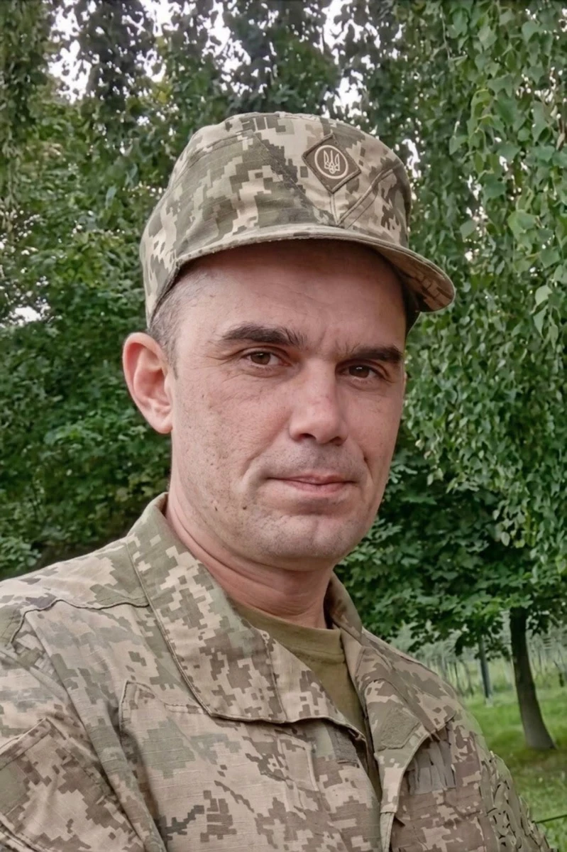 «Золота людина» та мужній воїн: Шосткинщина попрощалася зі старшим лейтенантом Максимом Хоменком