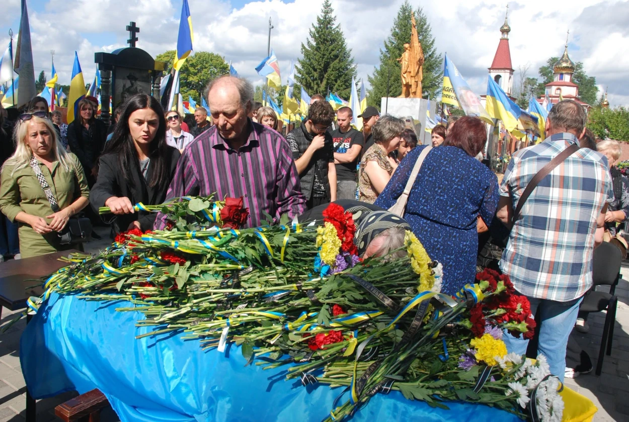 Шостка у жалобі: громада попрощалася з 21-річним десантником Савелієм Сиденком