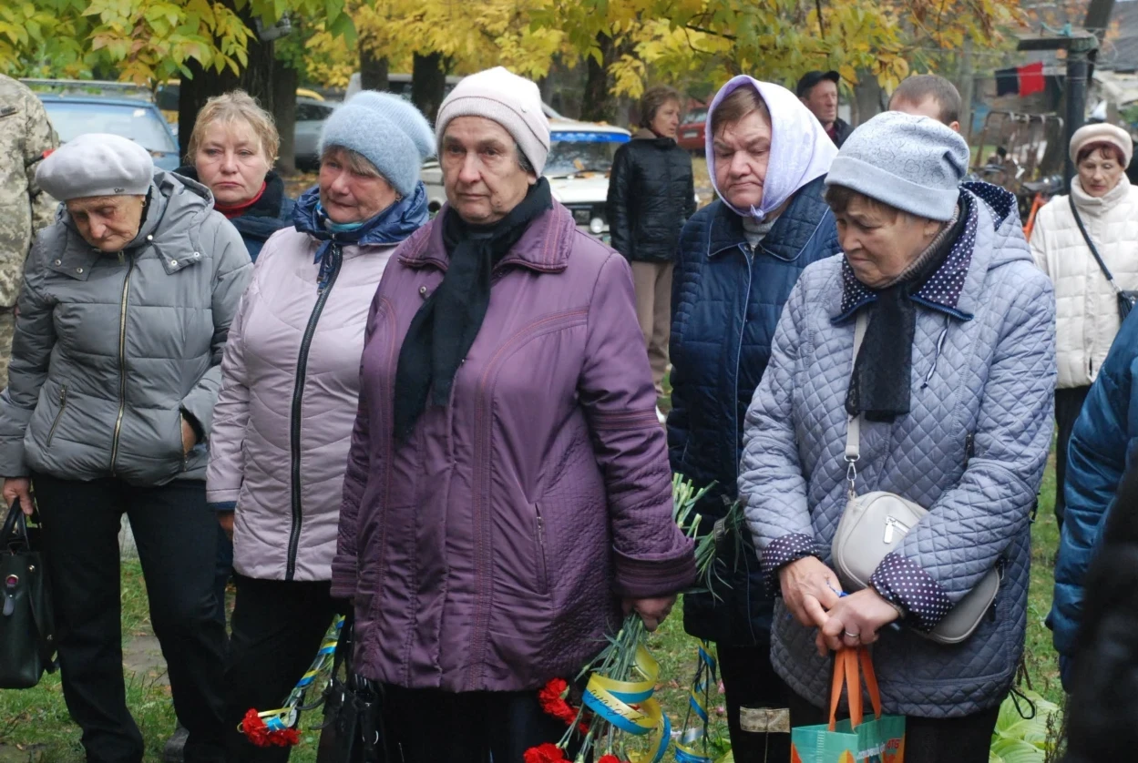 Назавжди 28: Шосткинська громада попрощалася з кулеметником Дмитром Данильченком