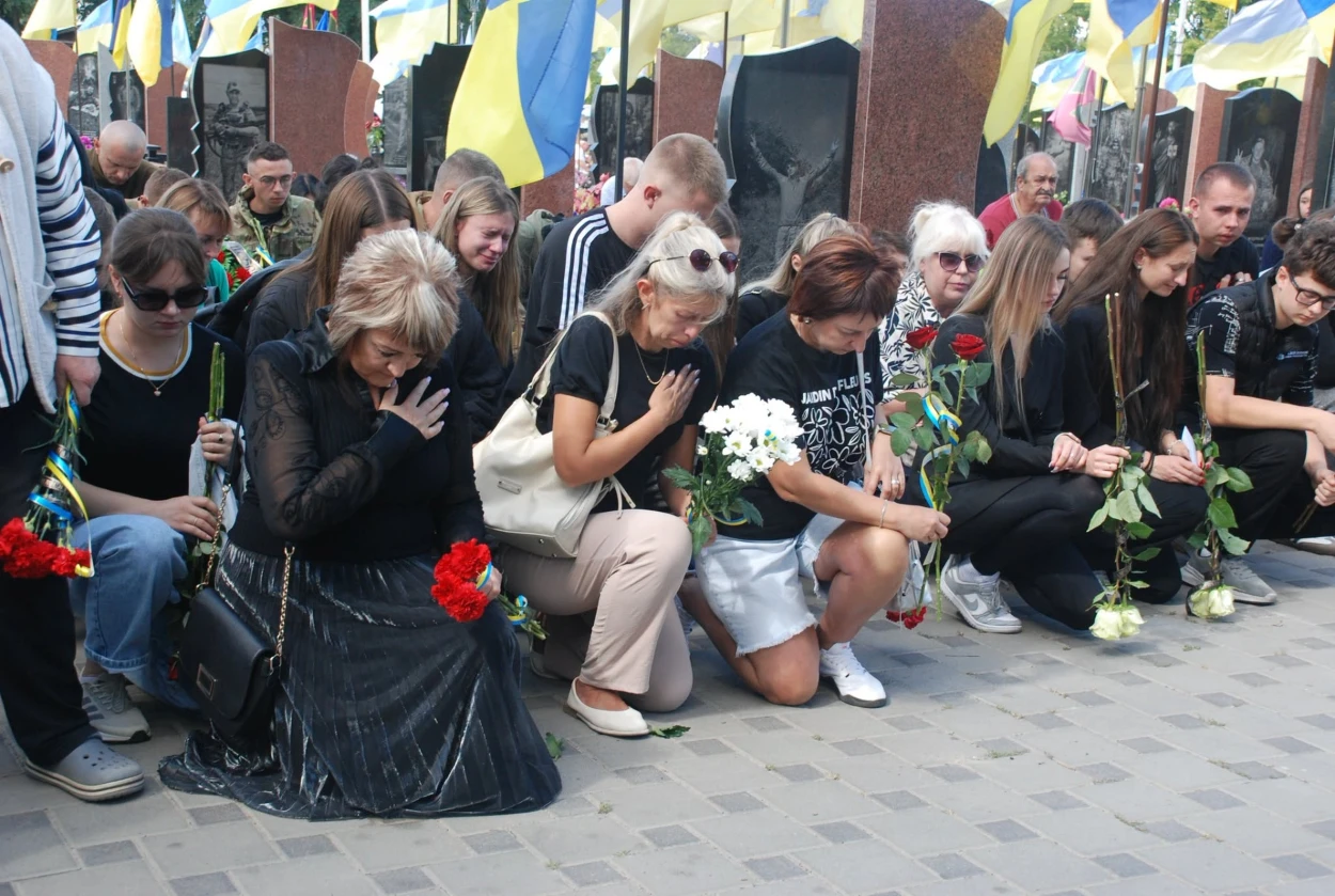 Шостка у жалобі: громада попрощалася з 21-річним десантником Савелієм Сиденком