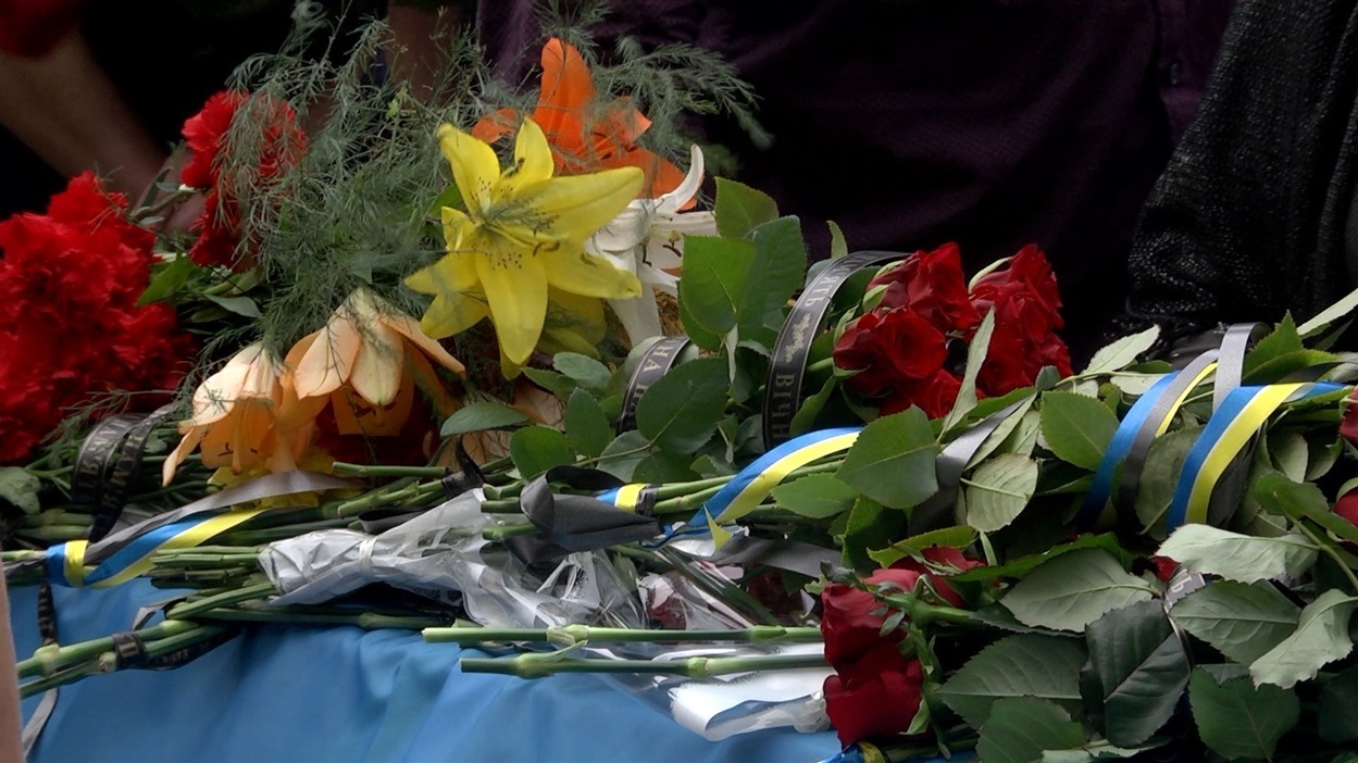 Загинув у День матері: Шосткинська громада провела у вічність 23-річного Героя Ігоря Осипенка
