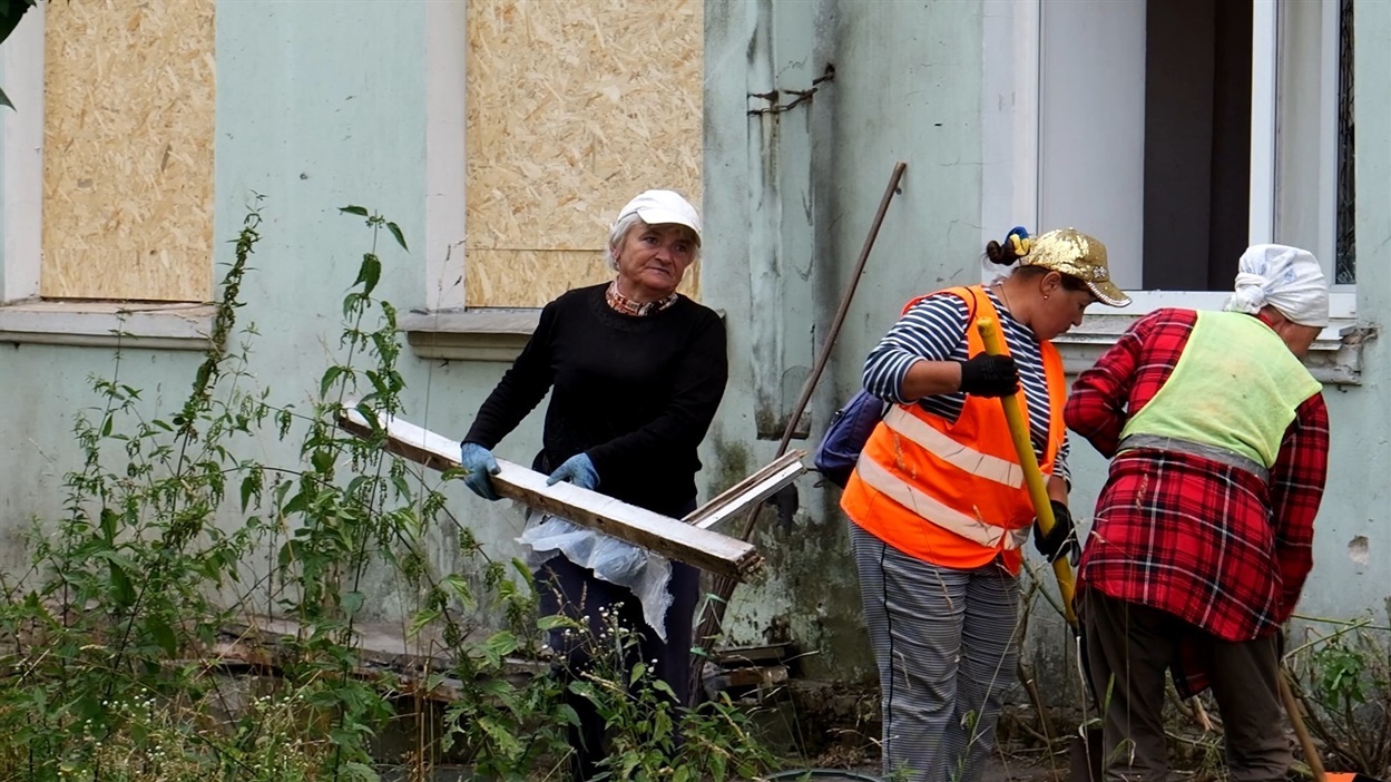 У центрі Шостки триповерхівка вже вчетверте постраждала від ворожих ударів