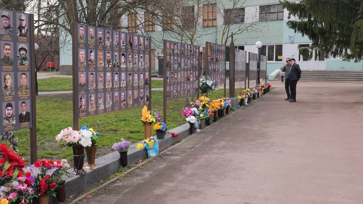 У парку Свободи триває черговий етап облаштування меморіального комплексу