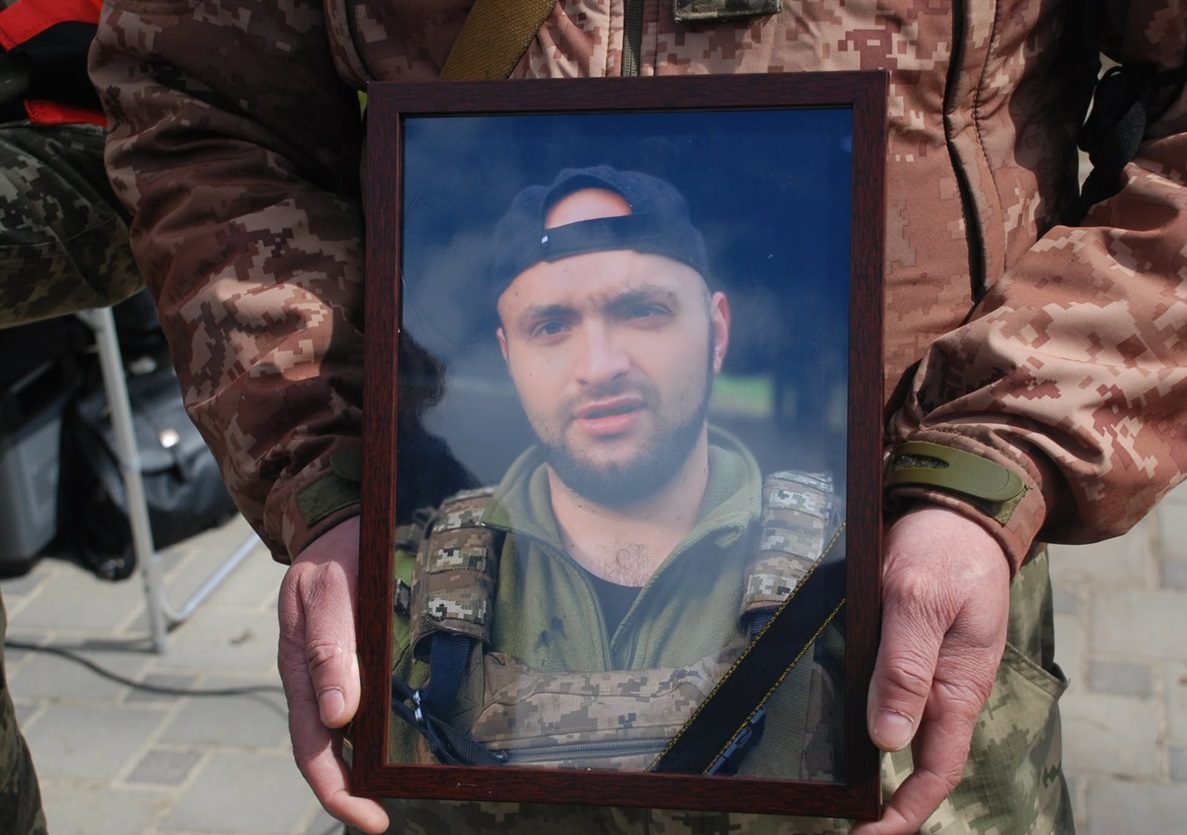 Служив у складі роти «Шквал», мав позивний «АКАБ»: у Шостці попрощалися із захисником