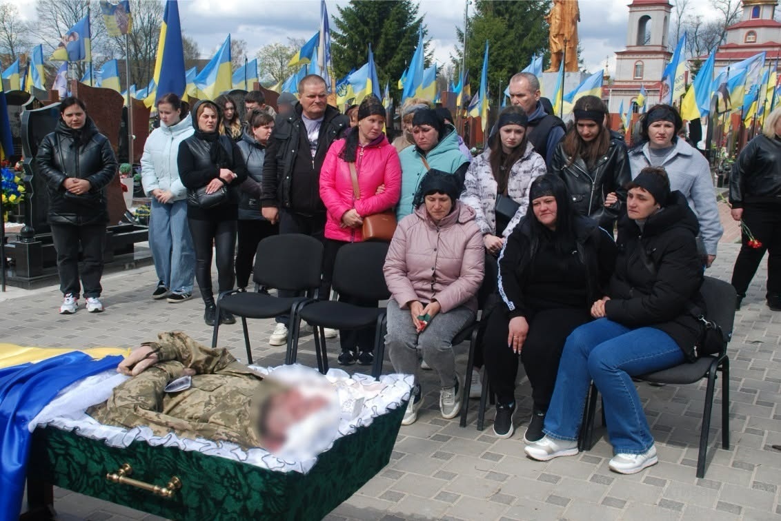 Служив у складі роти «Шквал», мав позивний «АКАБ»: у Шостці попрощалися із захисником