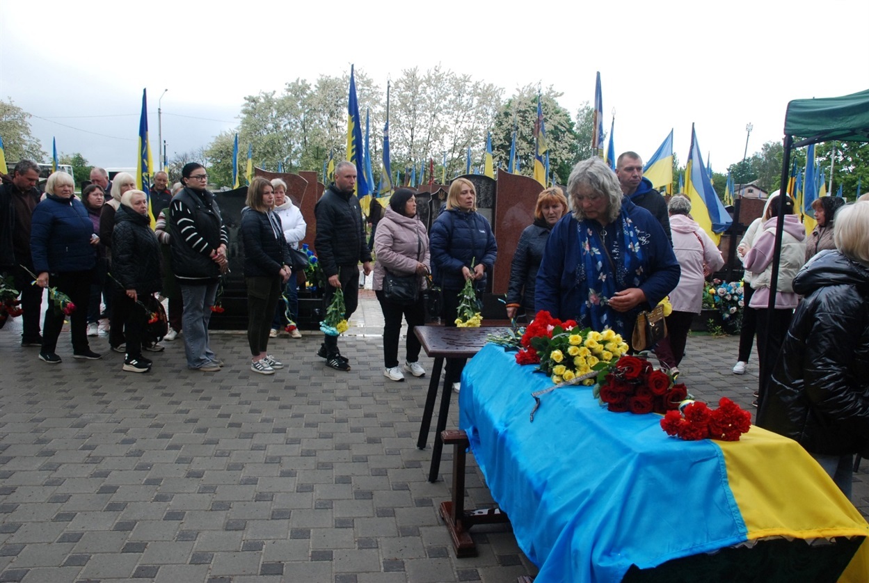 «Не кажіть мамі…»: Шостка попрощалася з полеглим на Запоріжжі оператором БПЛА
