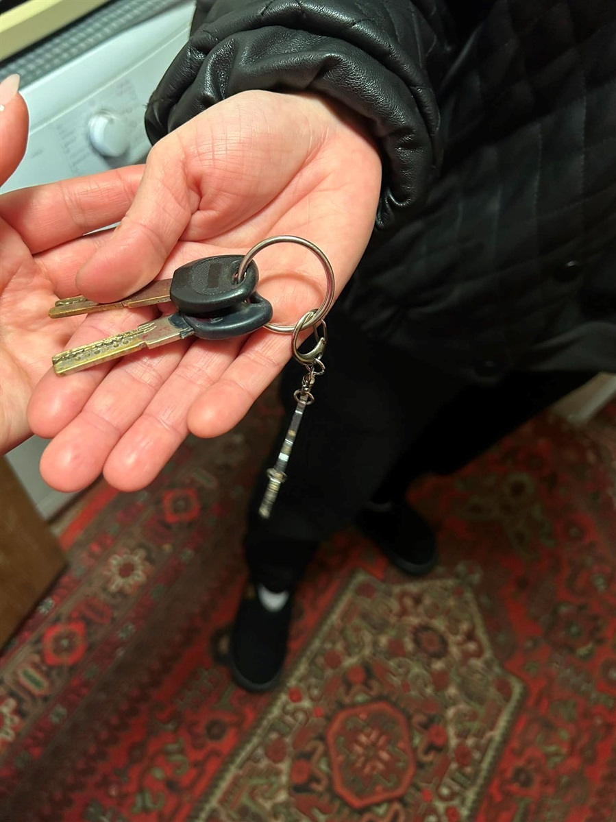 На її сторінці багато різних ключів, всі вони від знайдених домівок  для ВПО