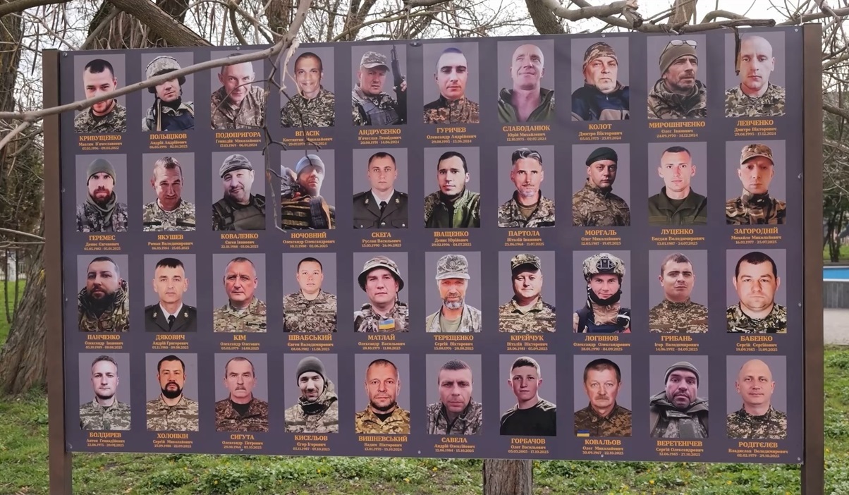 У парку Свободи триває черговий етап облаштування меморіального комплексу