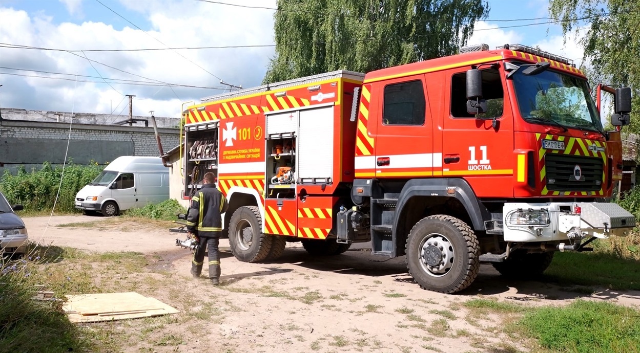 У центрі Шостки триповерхівка вже вчетверте постраждала від ворожих ударів