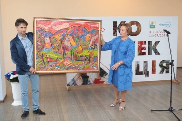 На честь відкриття виставки Філя Жебровська подарувала арт центру картину народного художника України Михайла Демцю