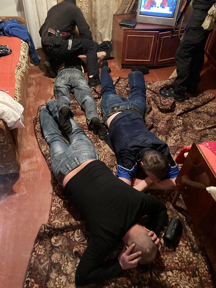 Патруль поліції та «Нічної варти» виїхав на виклик за скаргою на сусідів. За словами мешканців вони не перший день пиячили та дуже голосно себе поводили, гучно слухали музику. У той час коли наші хлопці гинуть на війні!