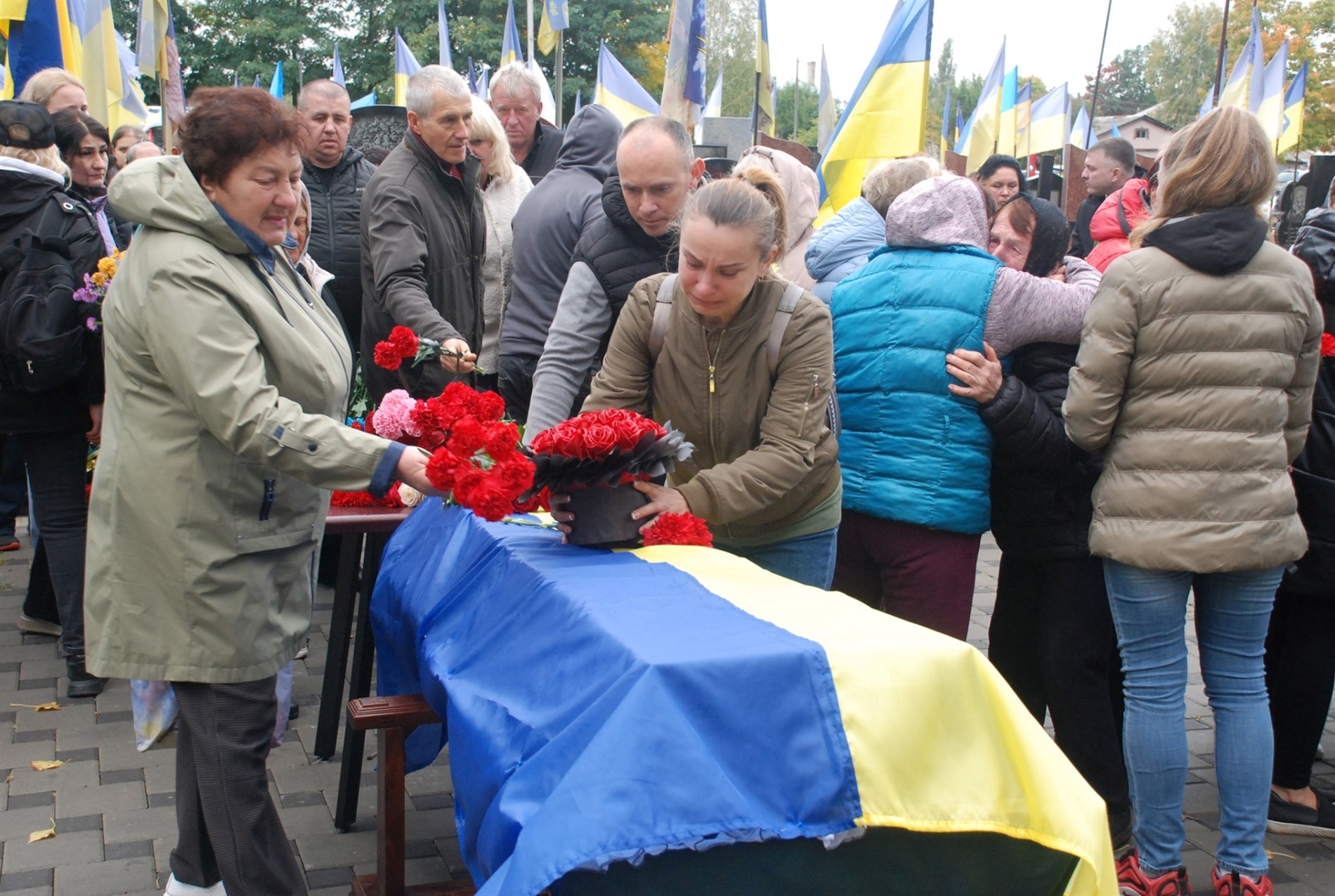 У Шостці провели в останню путь бойового медика Сергія Холопкіна