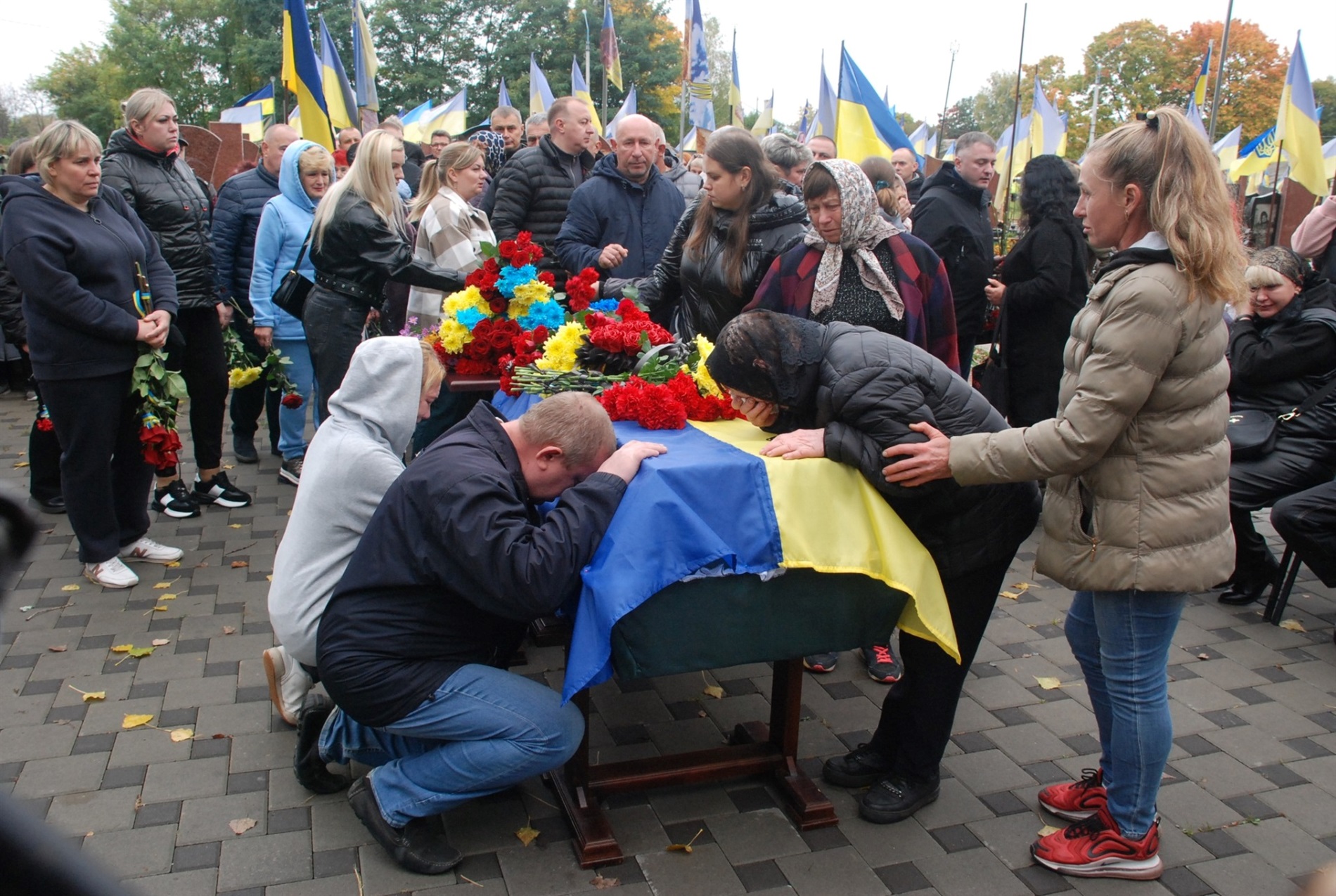 У Шостці провели в останню путь бойового медика Сергія Холопкіна