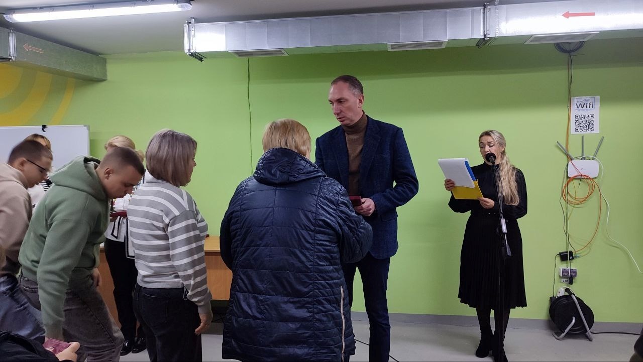 За кожним ім’ям - горе рідних та спустошені родини. У Шостці вшанували героїв посмертно
