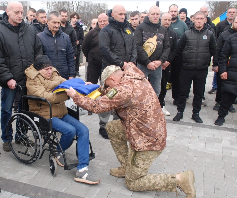 Назавжди 37... У Шостці попрощались з кулеметником легендарного штурмового підрозділу «Артан Х»
