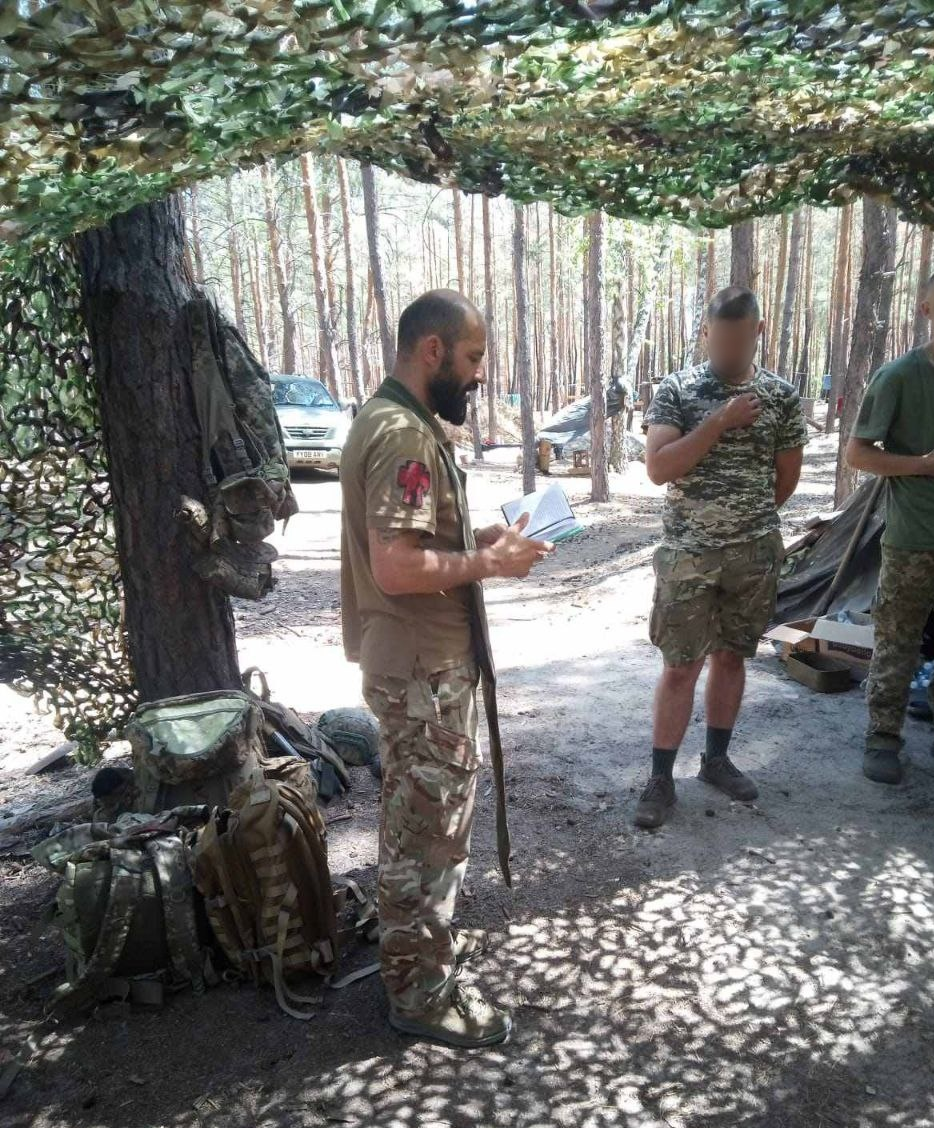 Віра, дух та десантна еліта: Історія капелана Дмитра Даниленка з Шостки