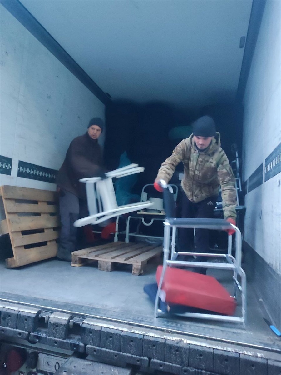 Земляки з Німеччини та фонд Helpchain передали Шостці гуманітарну допомогу