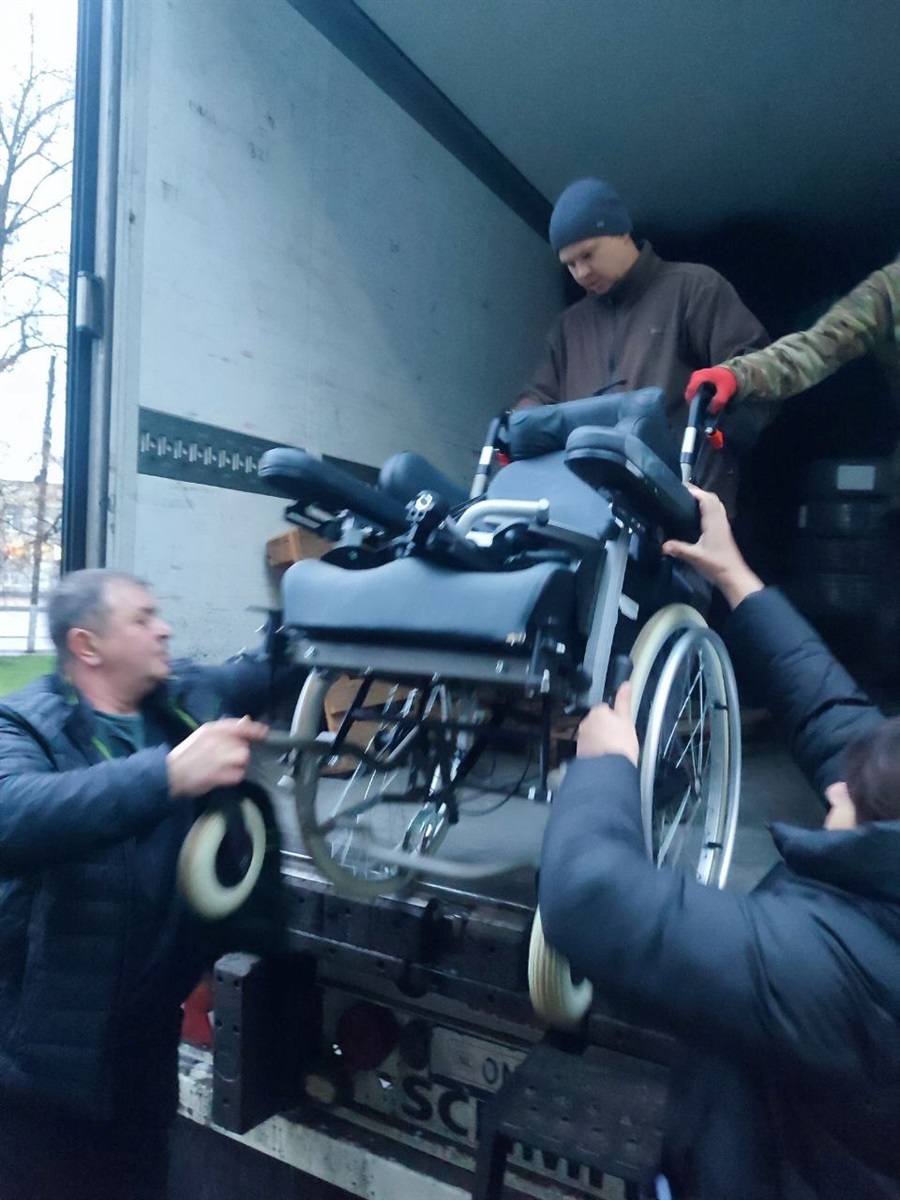 Земляки з Німеччини та фонд Helpchain передали Шостці гуманітарну допомогу