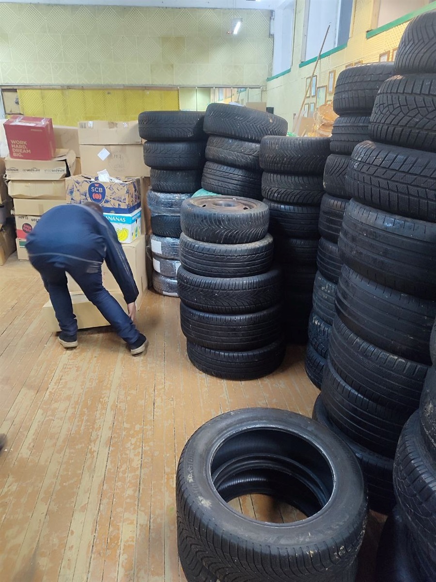 Земляки з Німеччини та фонд Helpchain передали Шостці гуманітарну допомогу