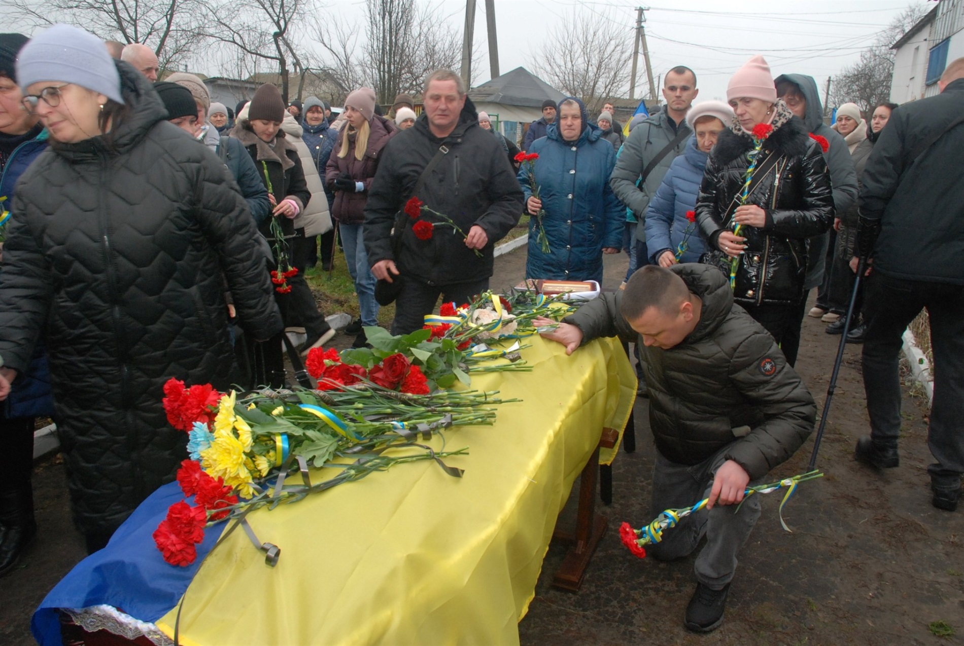 Герой, який довго вважався зниклим безвісти, повернувся додому на щиті