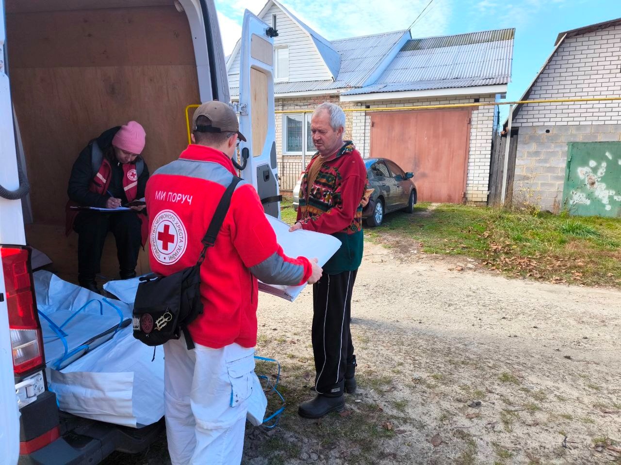 «Друга лінія фронту»: Шостка дякує волонтерам, які не опускають руки, як би важко не було
