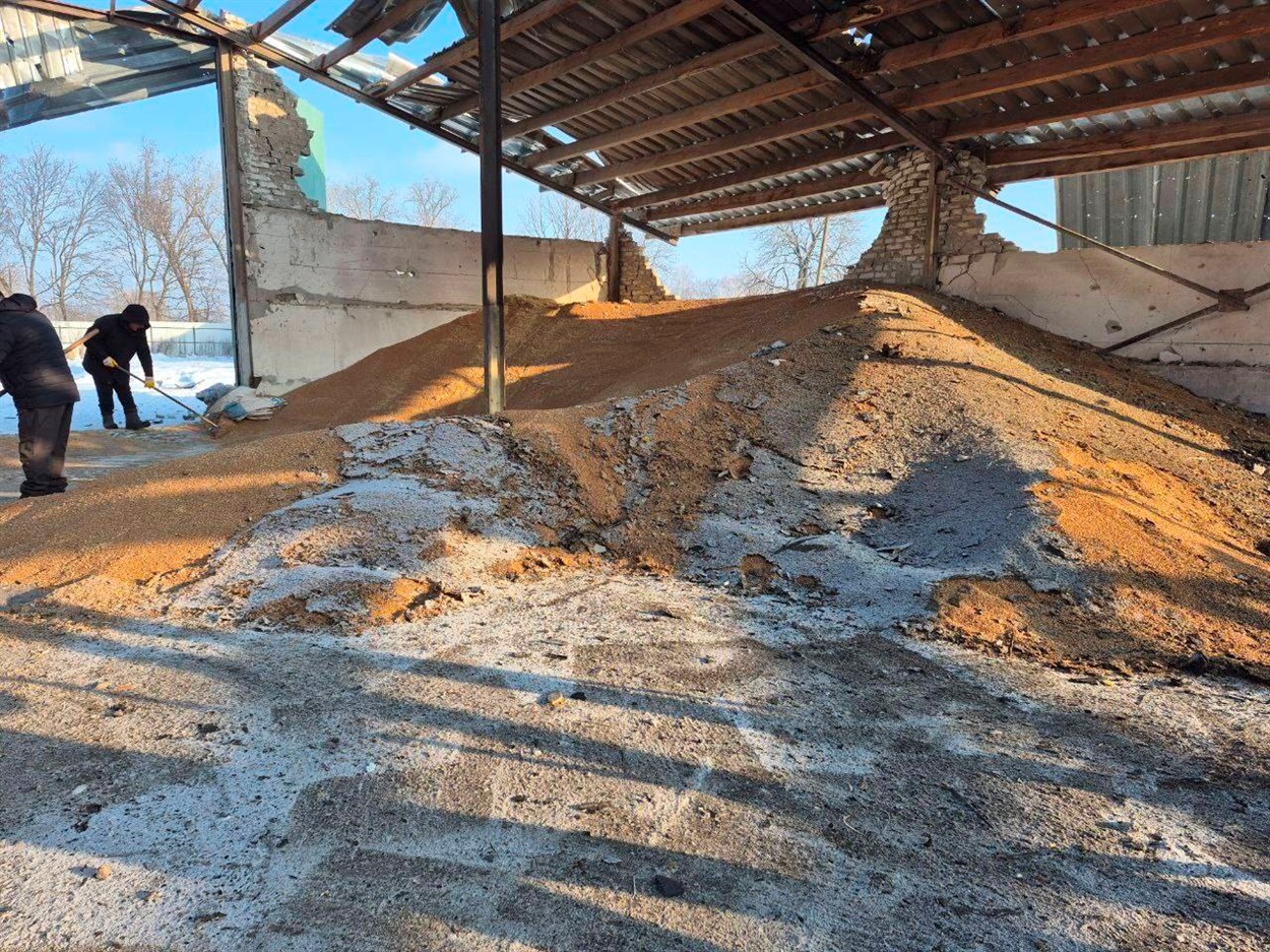 Ворожа атака БпЛА на Шосткинську громаду: знищено зерносклади та пошкоджено сільгосптехніку