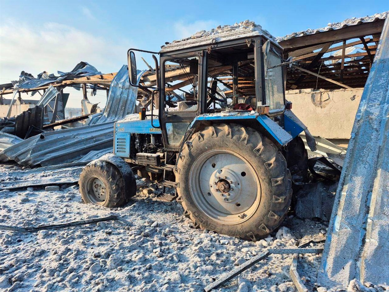 Ворожа атака БпЛА на Шосткинську громаду: знищено зерносклади та пошкоджено сільгосптехніку