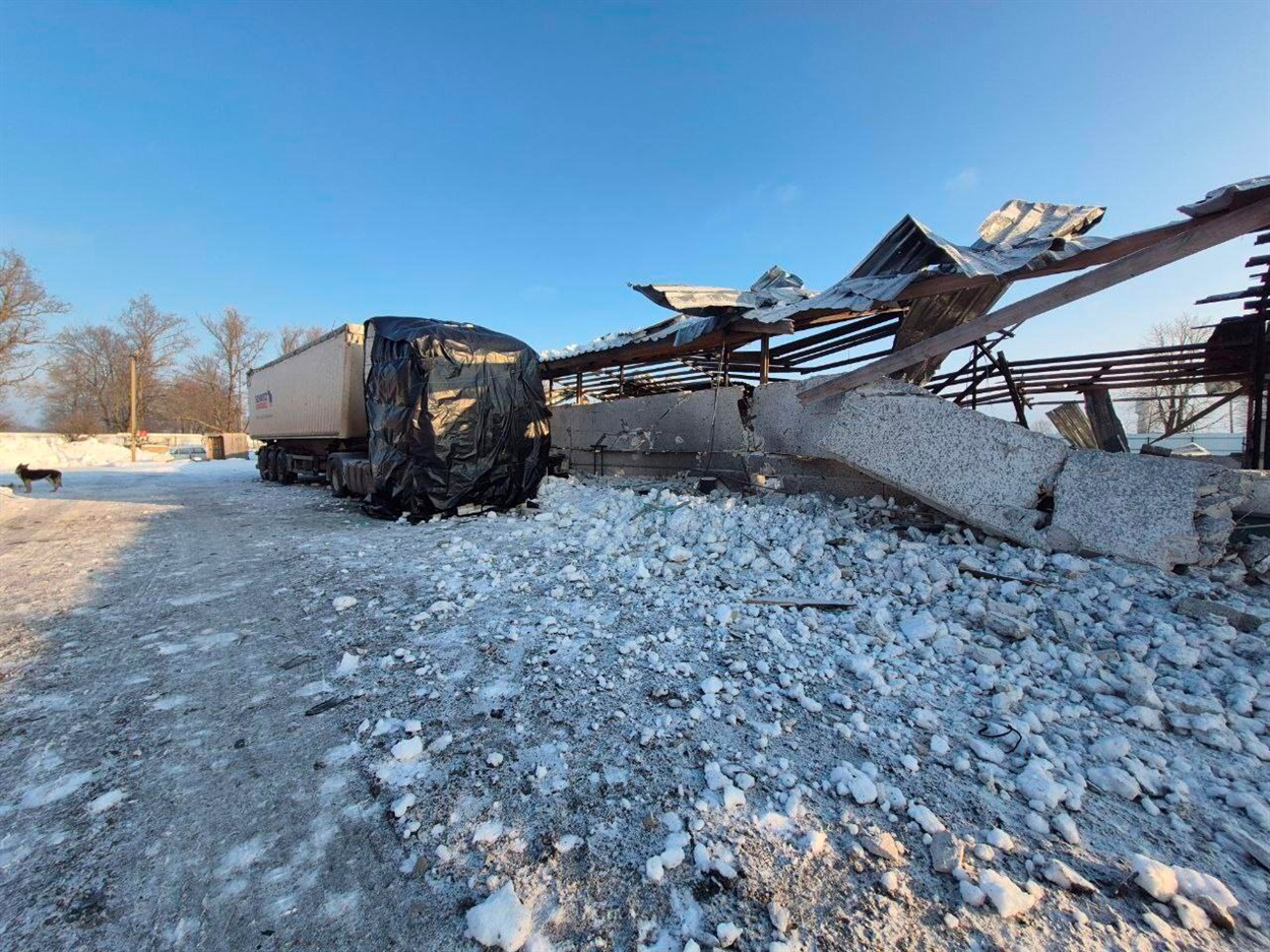 Ворожа атака БпЛА на Шосткинську громаду: знищено зерносклади та пошкоджено сільгосптехніку