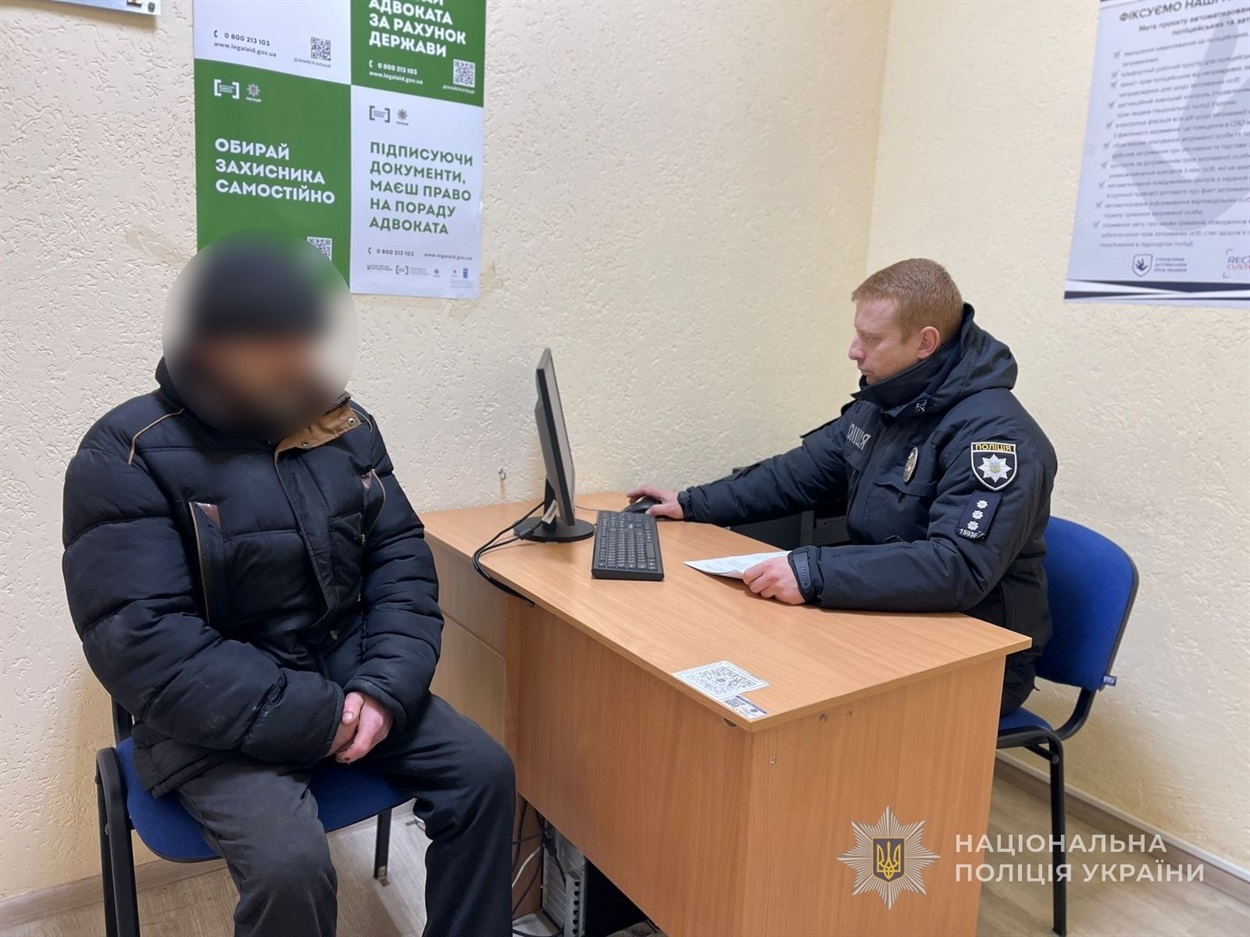 Убив і пішов спати: на Шосткинщині застілля знайомих закінчилося кривавою трагедією