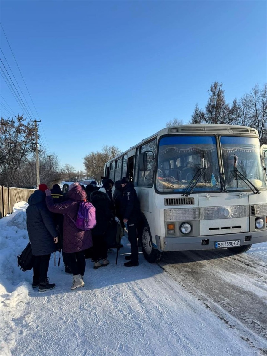 У Конотопському районі через обстріли зупинився поїзд «Шостка-Київ»: евакуйовано 260 пасажирів