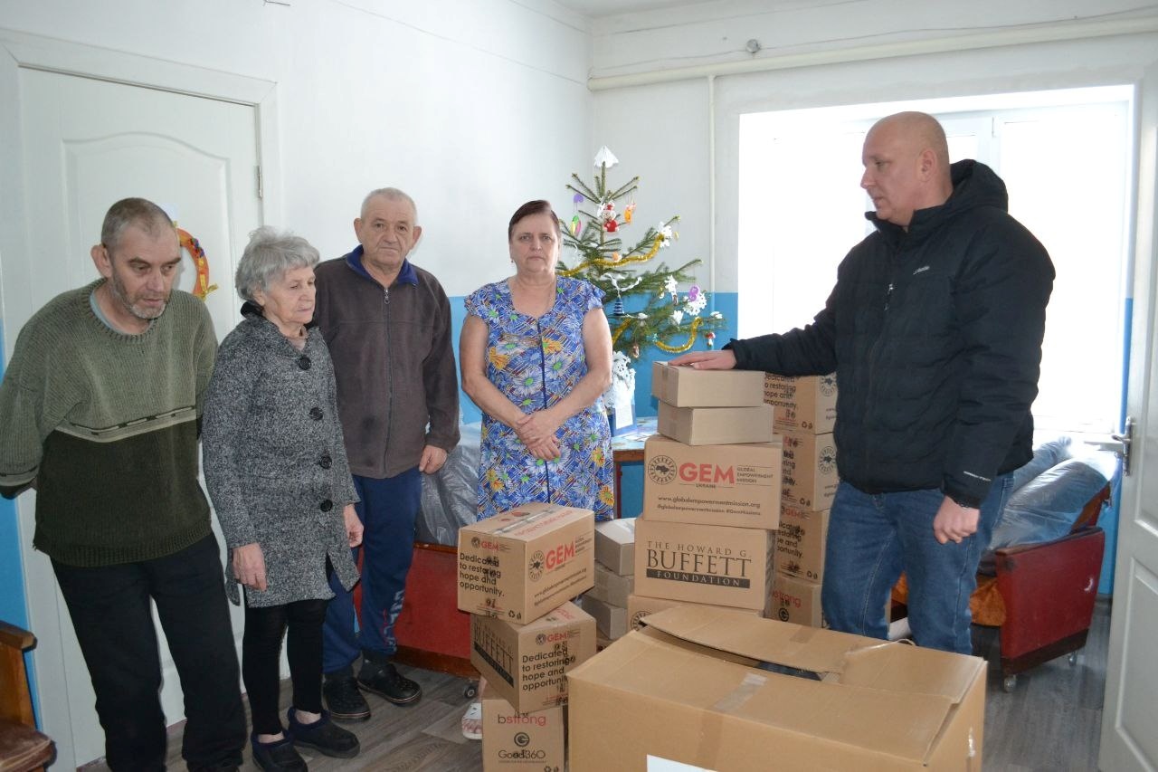 Енергонезалежність та затишок: переселенці у Чапліївці отримали генератор та гуманітарну допомогу