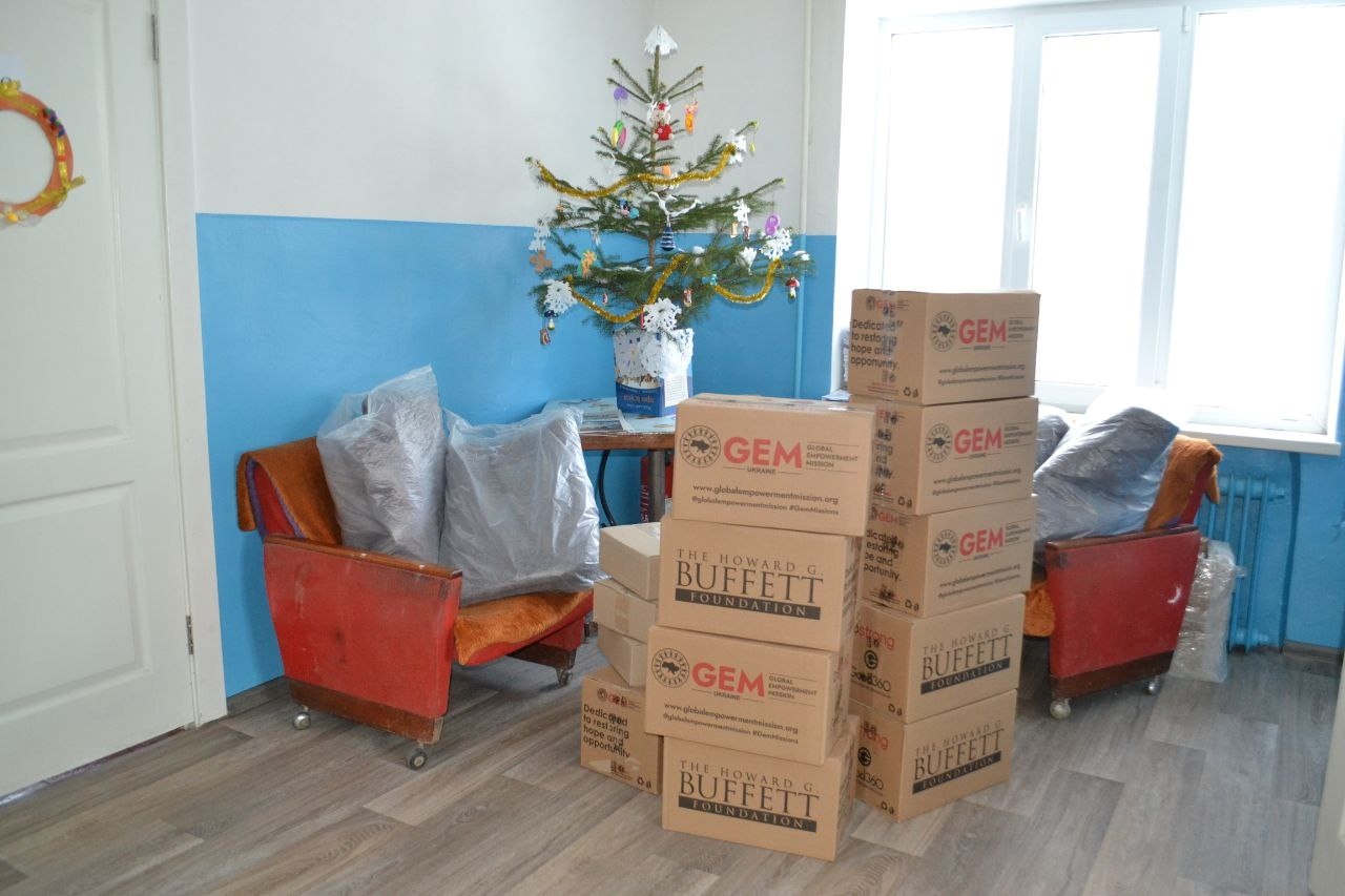 Енергонезалежність та затишок: переселенці у Чапліївці отримали генератор та гуманітарну допомогу