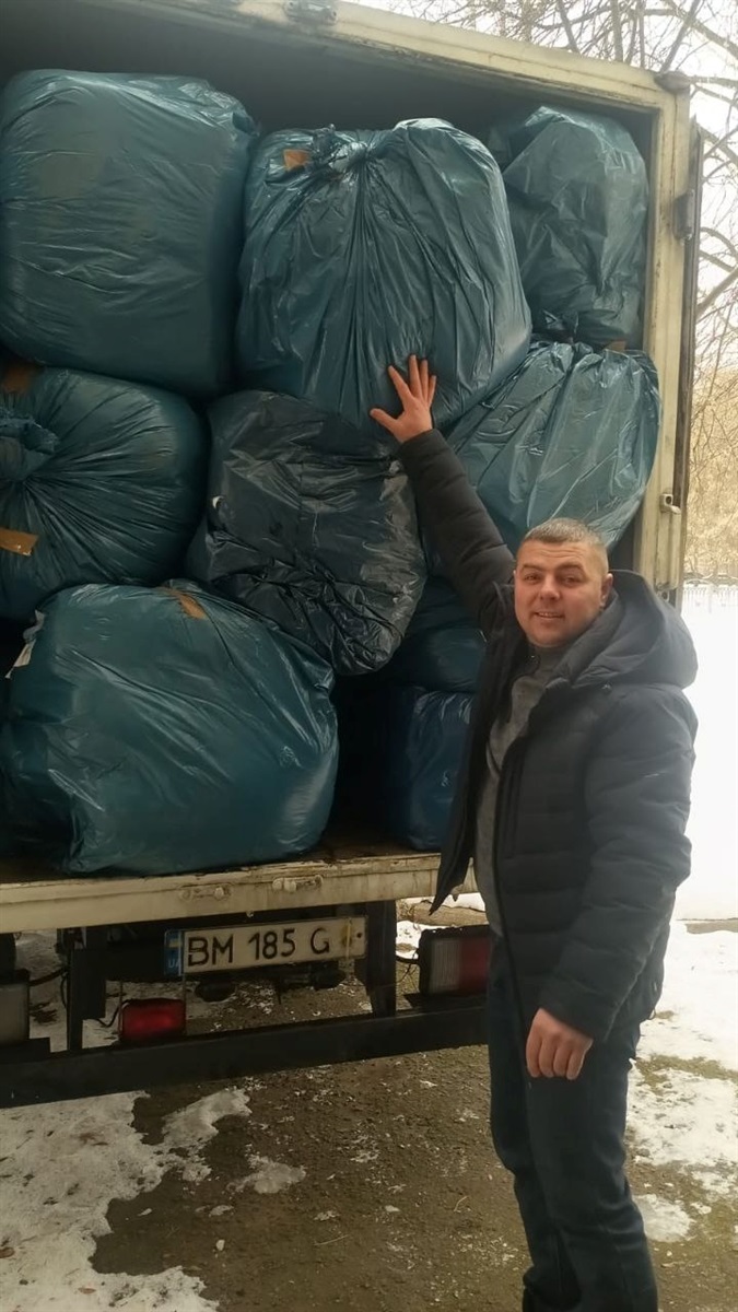 Тепло для Шосткинської громади: переселенці та вразливі категорії отримали ковдри від благодійників