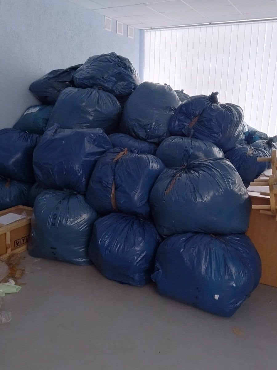 Тепло для Шосткинської громади: переселенці та вразливі категорії отримали ковдри від благодійників